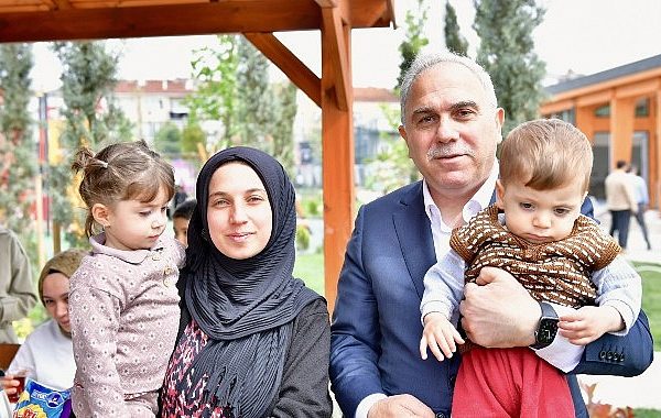 Fatih Belediye Başkanı M. Ergün Turan, Karasurları Millet Bahçesi'nde vatandaşlarla buluşarak samimi sohbetlerine katıldı – GÜNDEM