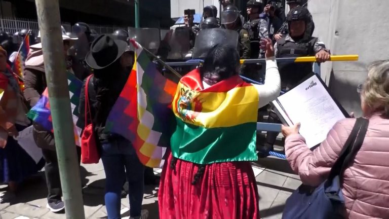 Video. Bolivya’da Evo Morales taraftarları polisle çatıştı