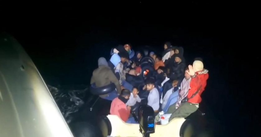 İzmir kıyılarında 31 düzensiz göçmen yakalandı