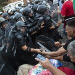 Bulgaristan’ın avroya geçişi protesto edildi, göstericilerle polis birbirine girdi
