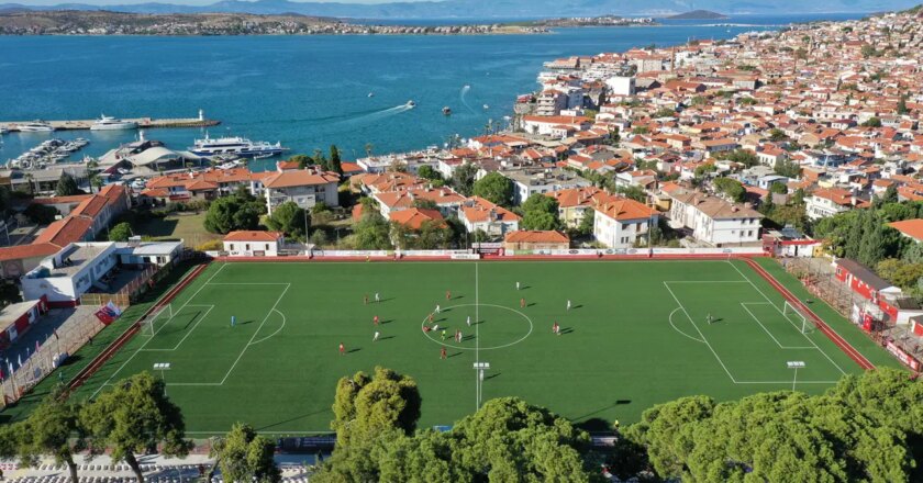 Ayvalık, Cunda ve deniz manzaralı tribünde maç keyfi! – Son Dakika Spor Haberleri