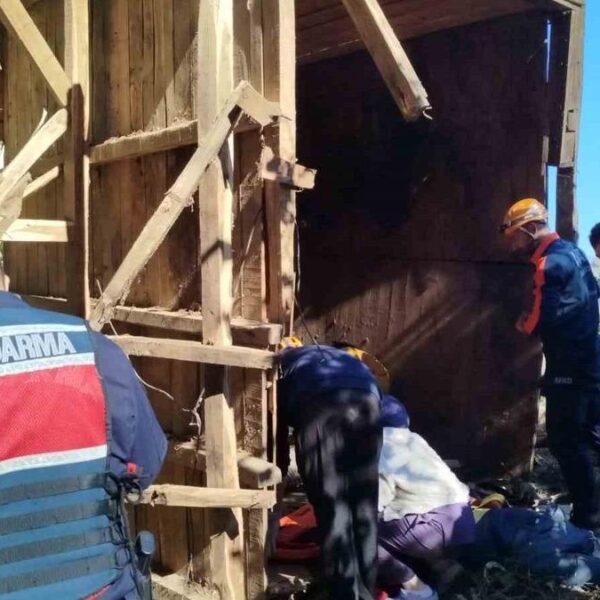 Rize’de ahşap yapı çöktü: 1 ölü, 2 yaralı