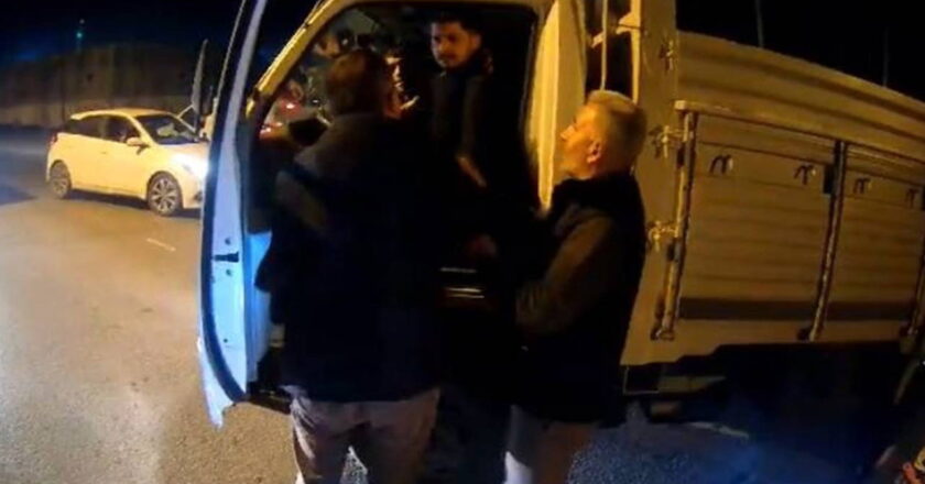 ‘Canım sıkkın’ diyen kamyonet şoförü, motosikletliyi darbetti – Son Dakika Türkiye Haberleri