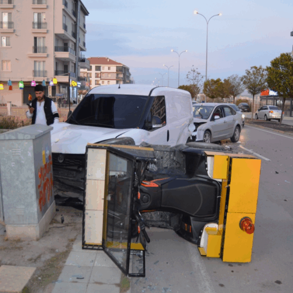 Park halindeki araçlara çarptı, “Ölümümü bekliyorum” dedi