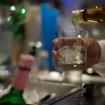 Yılbaşı öncesi sahte içki tehlikesi: Tüketiciler zehirlenmenin farkında değil!