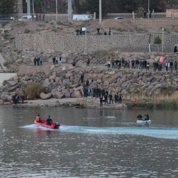 Suya düşen çocuk, terliğini alırken kayboldu